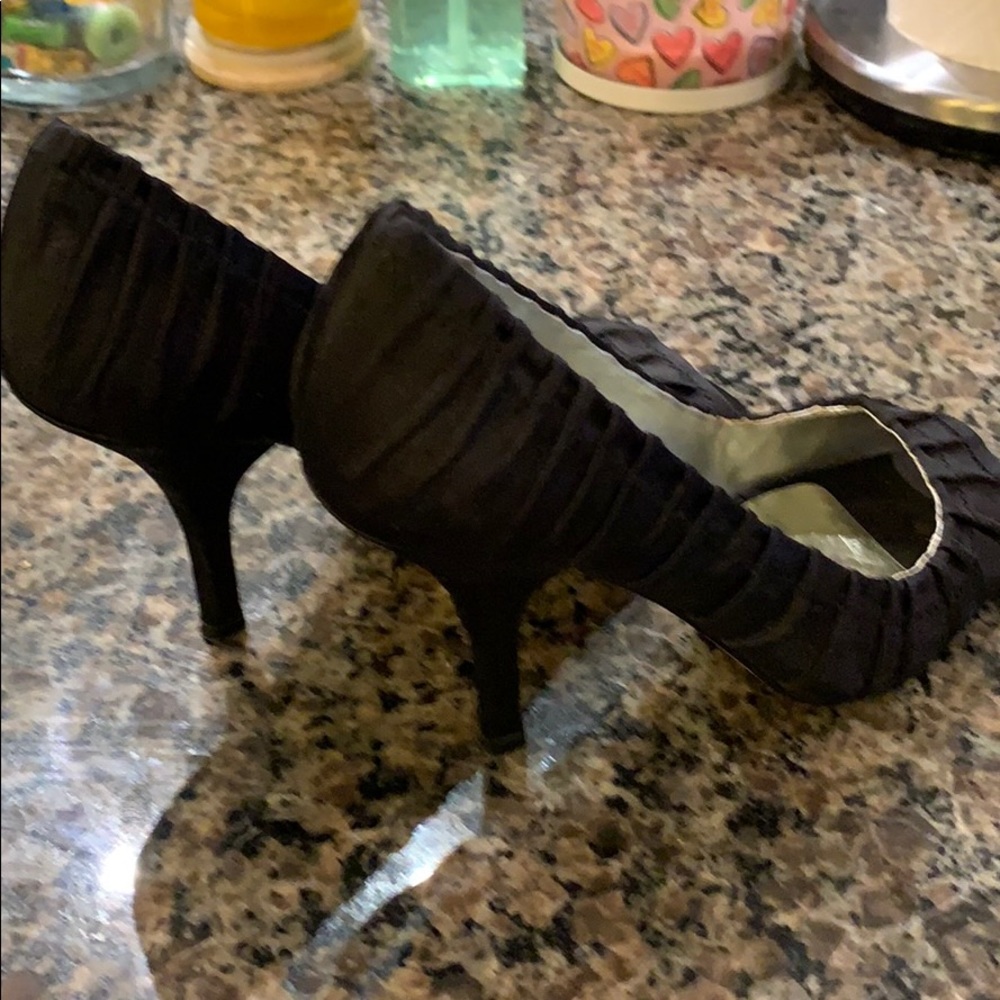 Heels - Picture 3 of 3